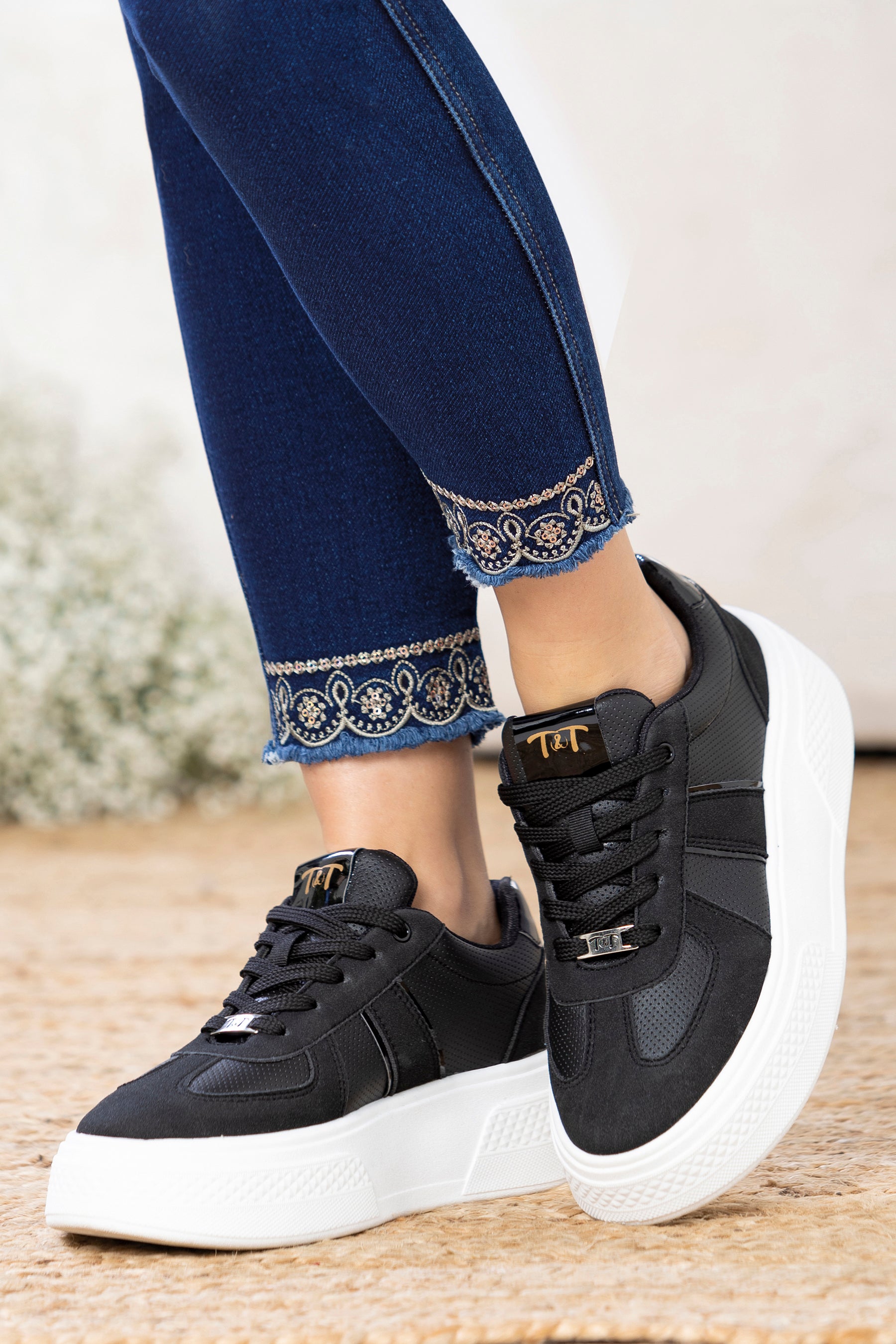 Tenis Los Mejores Mom Jeans Outfit Casual Para Oficina Mujer - Main Image