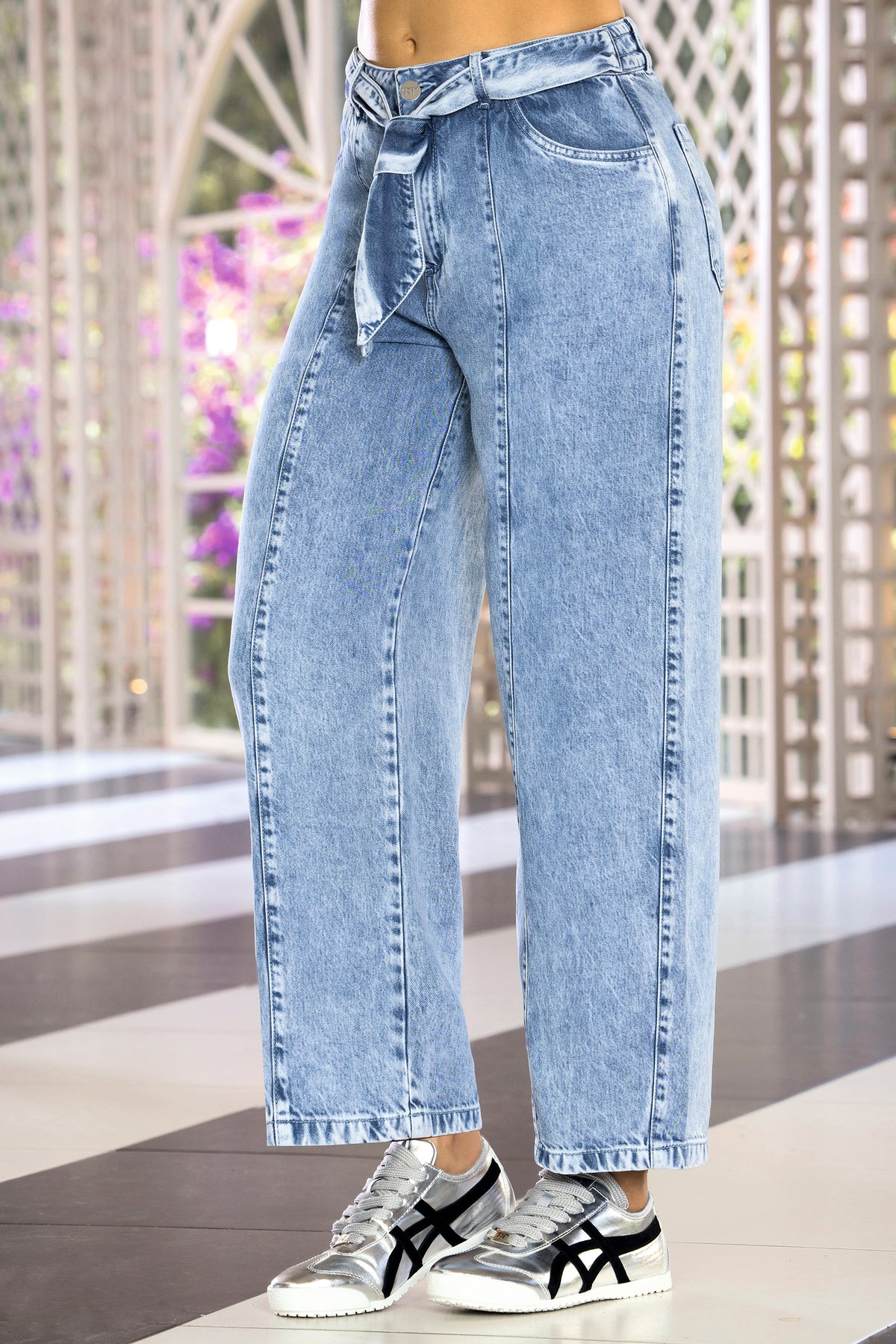 Pantalón bota semi recta tiro alto azul claro – Camilo