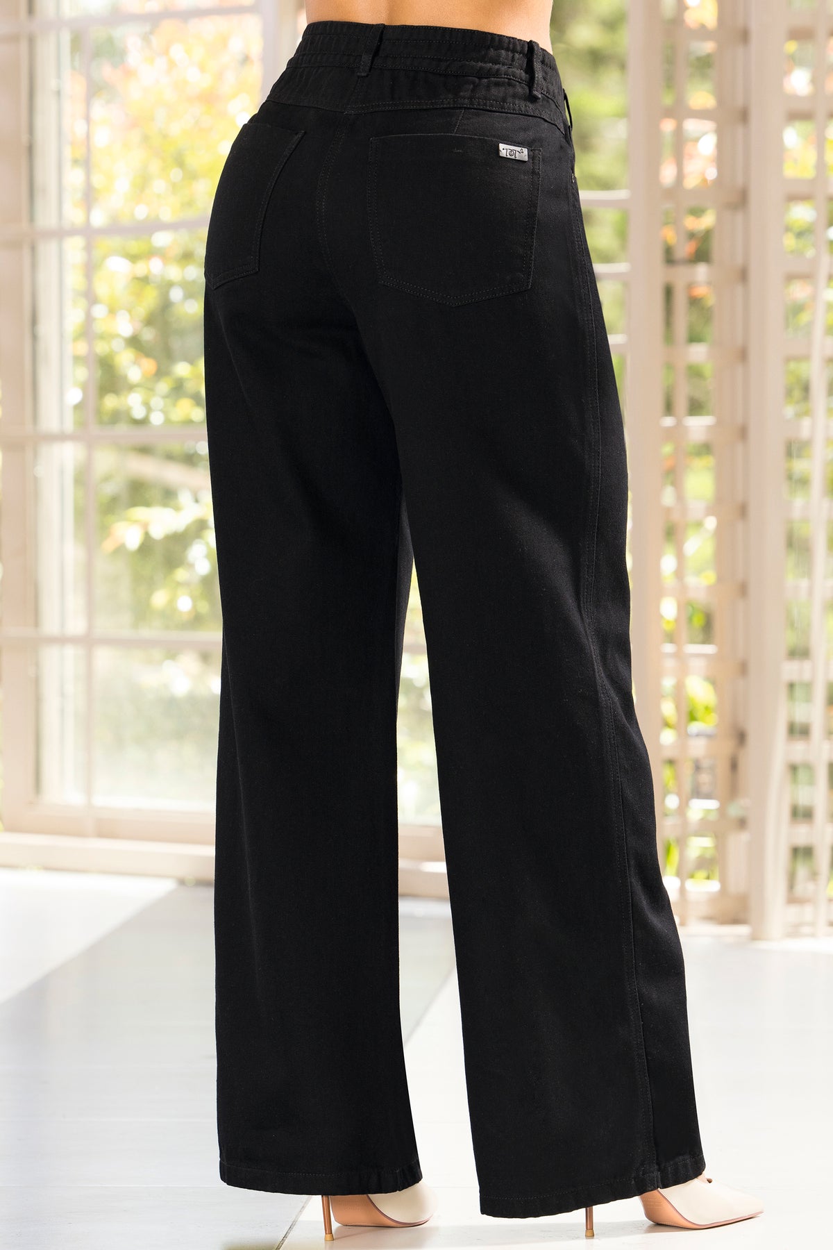 Jean palazzo con bordado tiro alto negro – Escalona