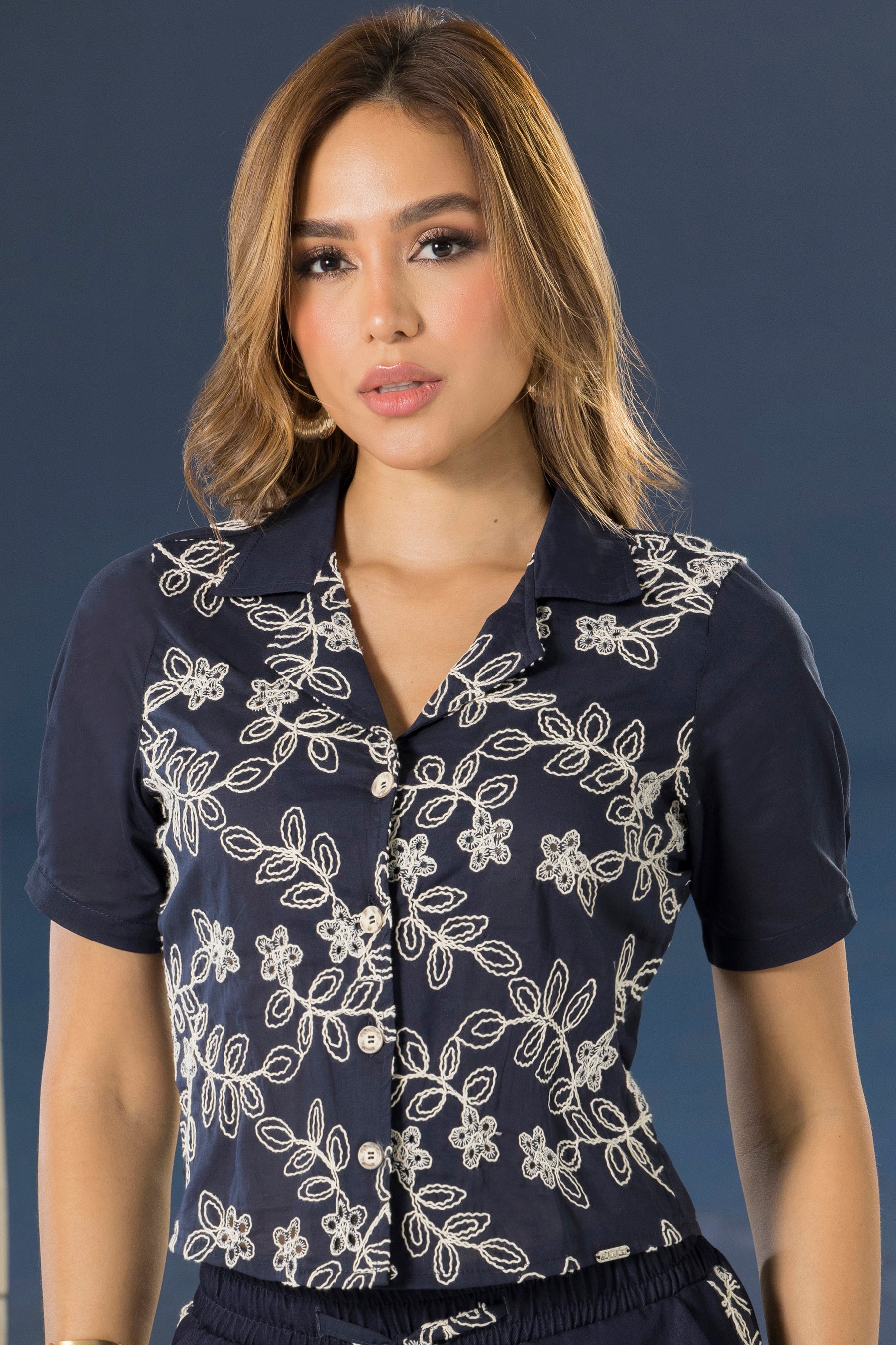 Camisa Chalís Bordado Azul Oscuro – PARAÍSO