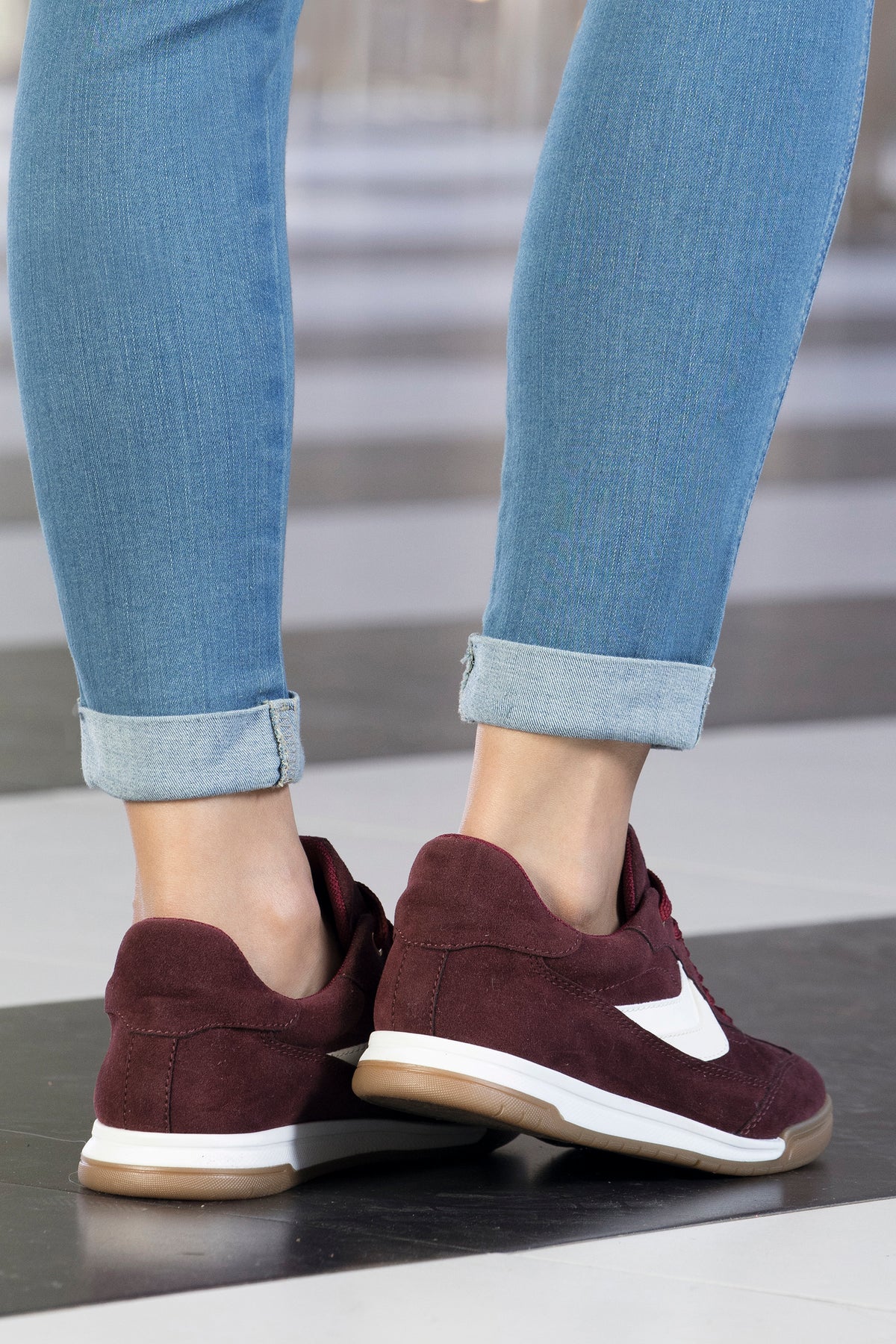 Tenis vino tinto – Poncho Zuleta