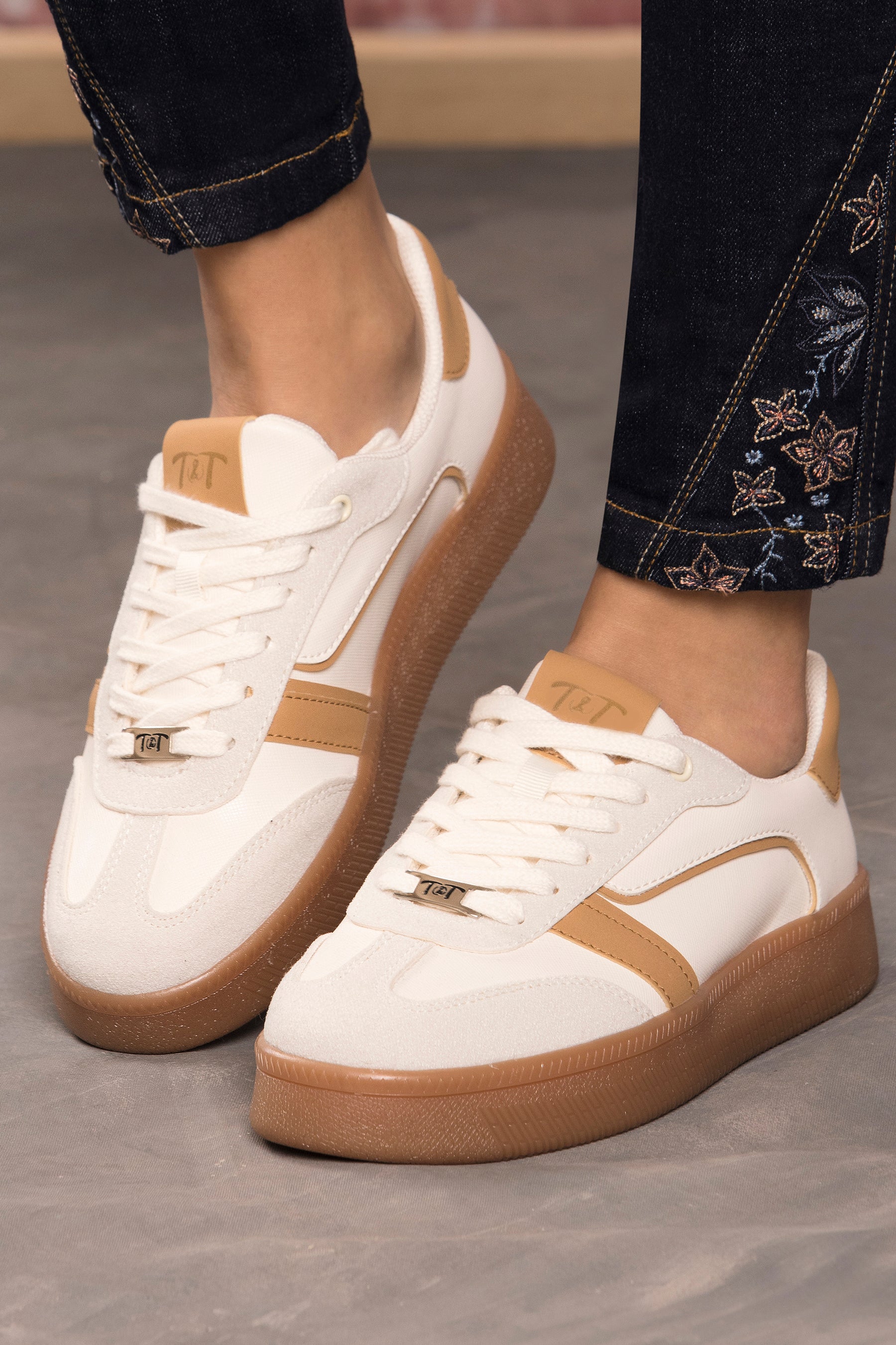 Tenis Blancos Mom Jeans Con Tenis De Bota ONYX BLANCO MYSHMX®