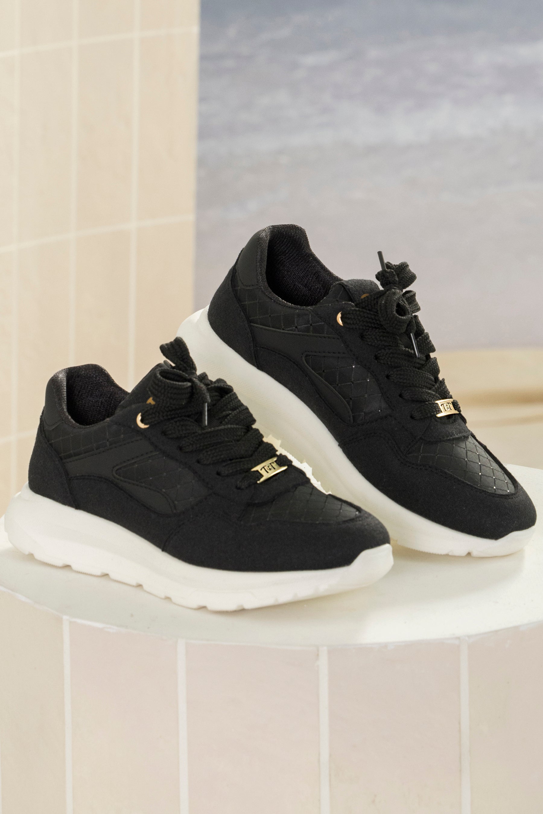 Tenis de Gamuza Negro – AFECTO