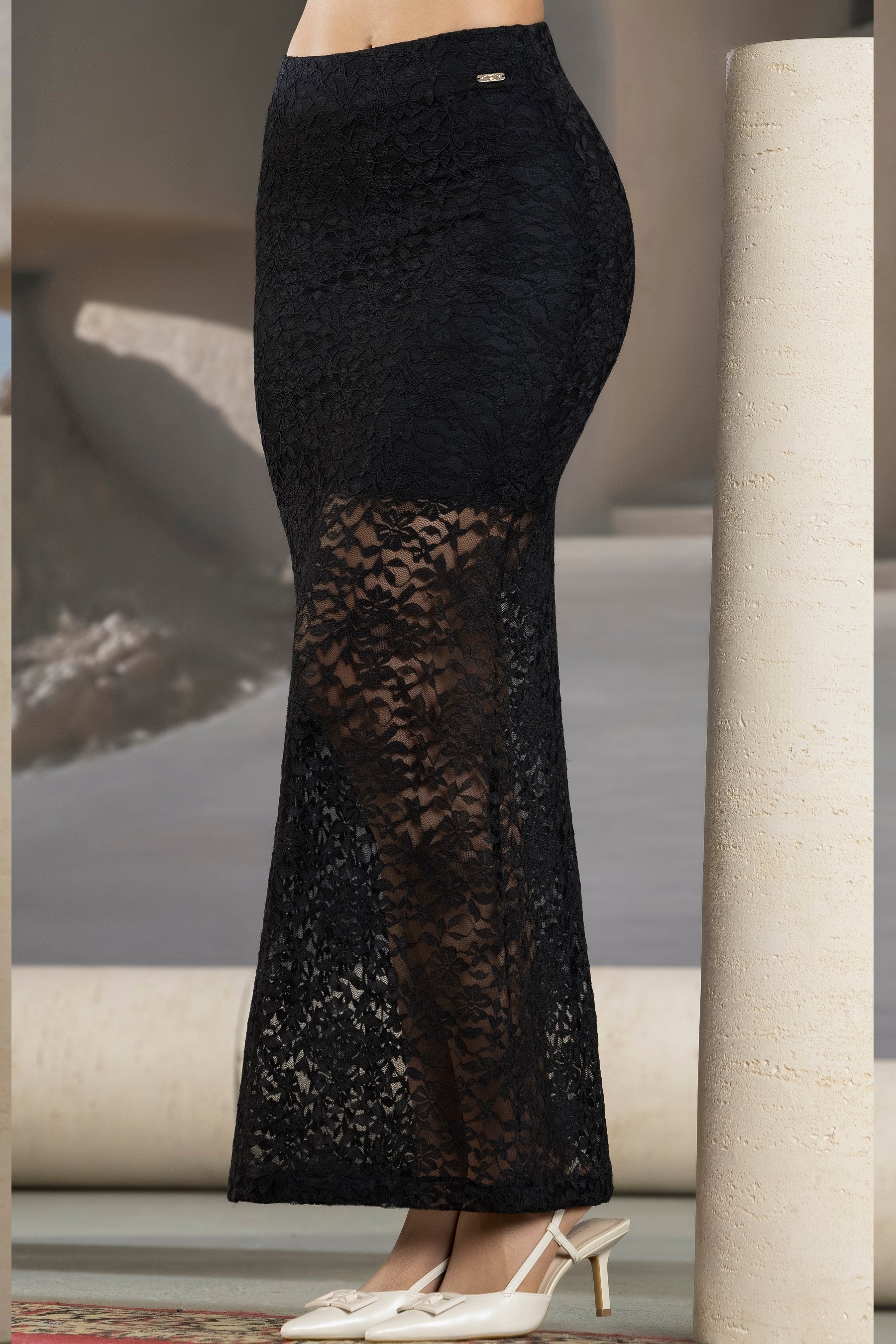 Falda Blonda Negra Ajustada – CARISMA