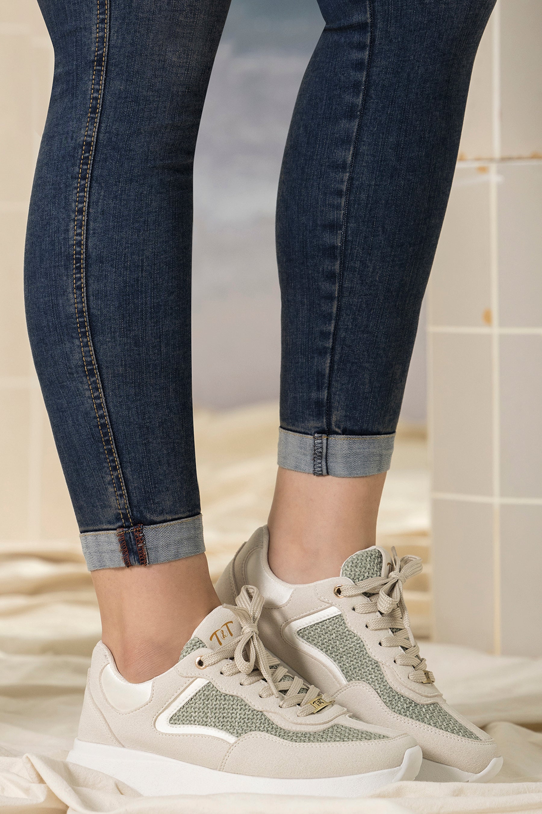 Tenis de Gamuza Nude – DIVERSIÓN