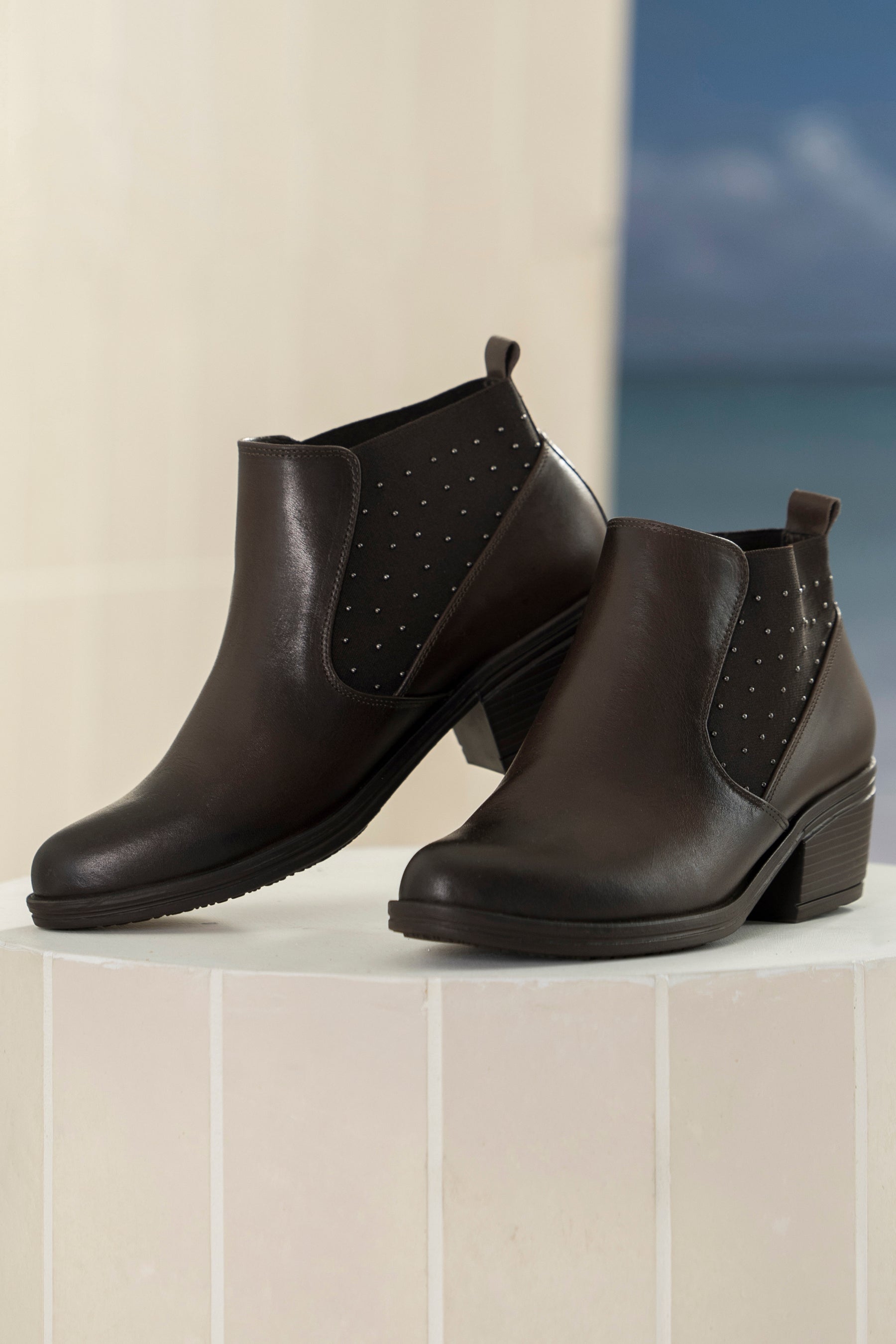 Botines Cuero Negro Tacón Medio – EMPATÍA