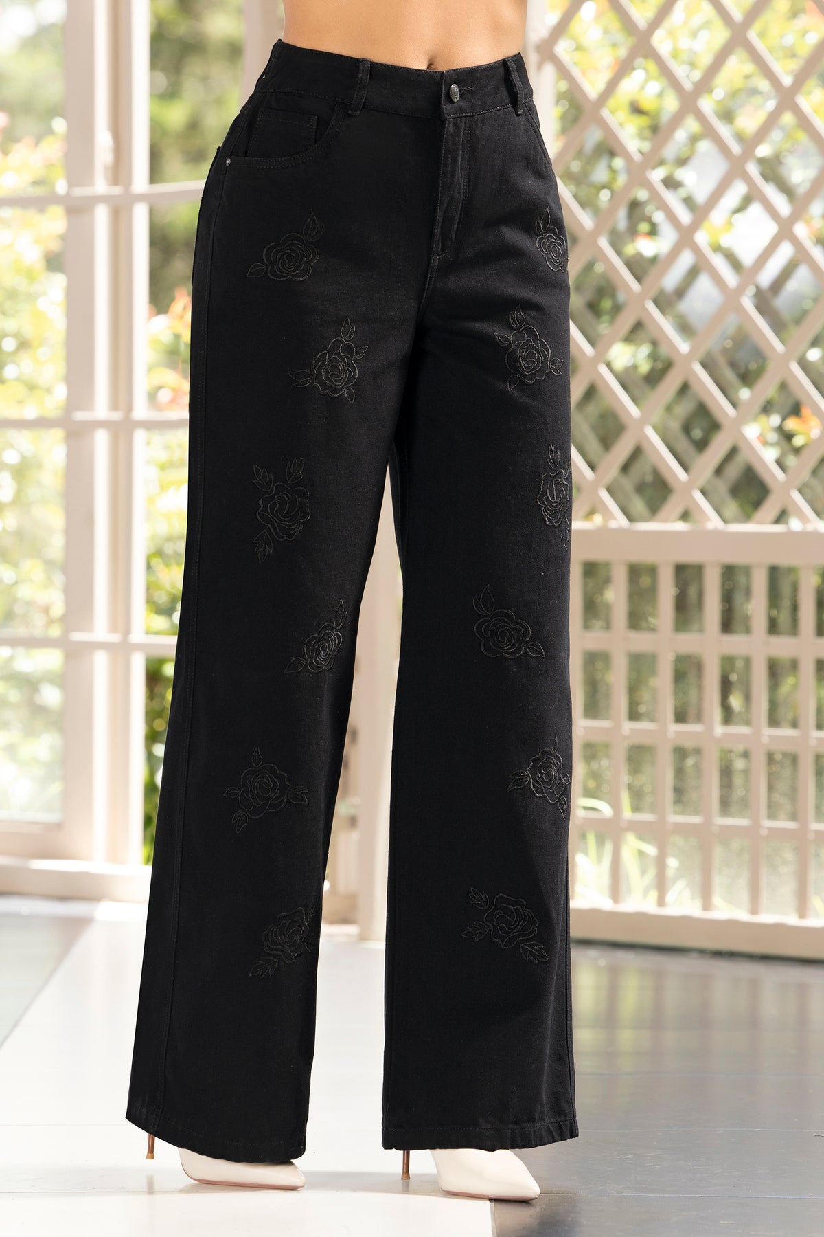 Jean palazzo con bordado tiro alto negro – Escalona