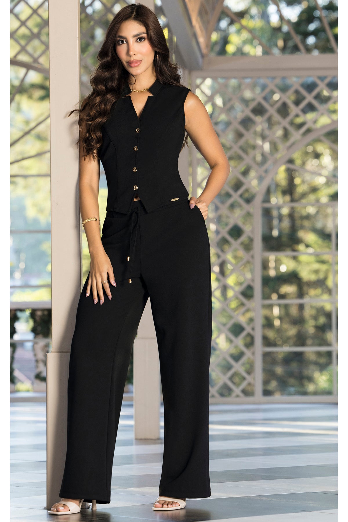 Pantalón recto de tiro alto negro – Yatra